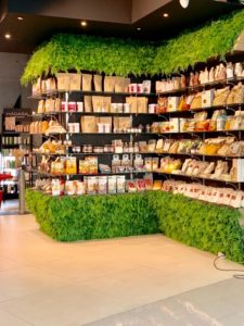 Comment choisir les bons meubles pour votre point de vente